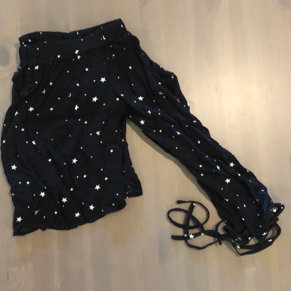 Kendall & Kylie off the shoulder star top